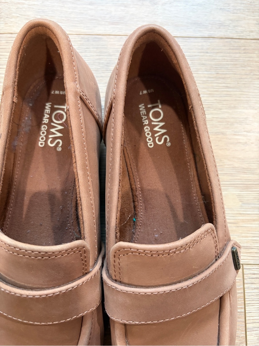 Toms Women's Tan Loafer Flats - Picture 3 of 12